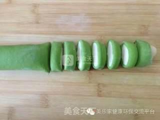 白菜型饺子的做法步骤：5
