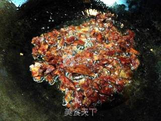 剩饭的再一次华丽转身——腊肠胡豆焖饭的做法步骤：5