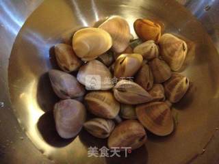 爆炒天然海贝的做法步骤：1