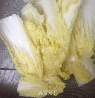 醋溜白菜杆的做法步骤：1