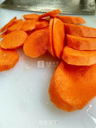 胡萝卜鸡蛋面的做法步骤：3