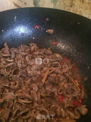 酸豆角炒鸡胗的做法步骤：5