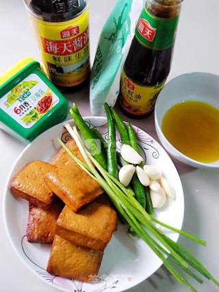 杭椒炒香干的做法步骤：1