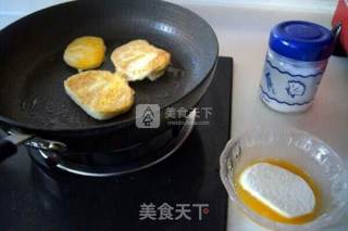 馒头鸡蛋饼。第一次做，卖相不是很好，但是味道还是不错的的做法步骤：3