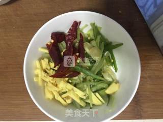 红烧鲳鱼的做法步骤：3