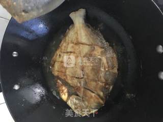 红烧鲳鱼的做法步骤：5