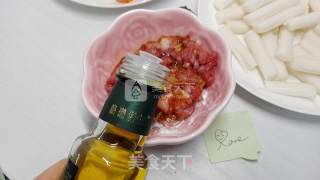 鲜肉青菜汤年糕的做法步骤：1