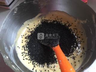 黑芝麻蛋卷的做法步骤：5