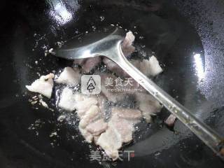 五花肉炒木耳菜的做法步骤：2