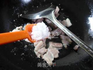 五花肉炒木耳菜的做法步骤：4