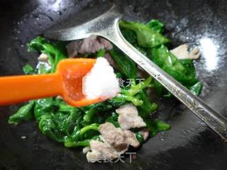 五花肉炒木耳菜的做法步骤：7