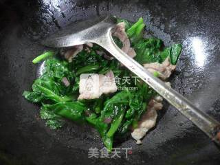 五花肉炒木耳菜的做法步骤：8