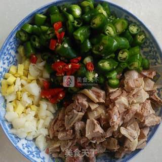 小炒鸭的做法步骤：1