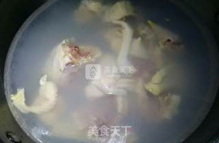 香菇板栗烧子鸡的做法步骤：1