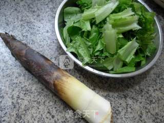 雷笋炒油麦菜的做法步骤：1