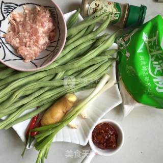 肉末干煸四季豆的做法步骤：1