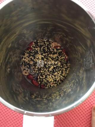 黑米豆浆的做法步骤：2