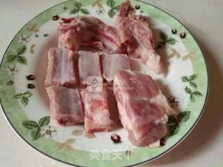 油酥排骨的做法步骤：1