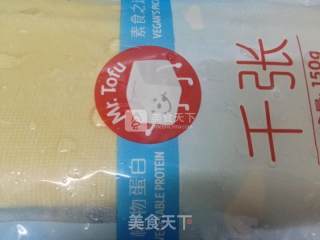 千张卷两样的做法步骤：1