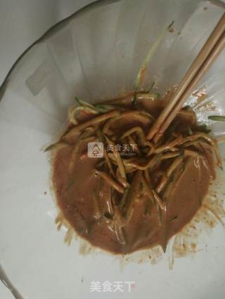酸辣面筋的做法步骤：5