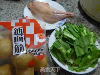 油面筋菜芯腊鸡腿的做法步骤：1