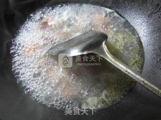 油面筋菜芯腊鸡腿的做法步骤：4