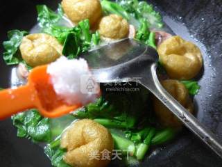 油面筋菜芯腊鸡腿的做法步骤：7
