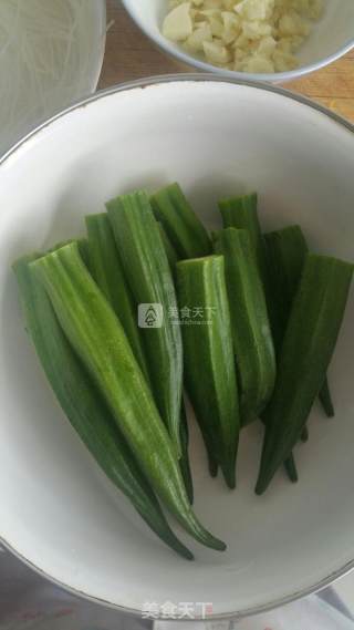蒜蓉粉丝蒸秋葵的做法步骤：3