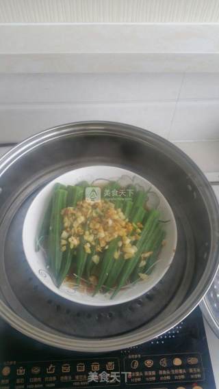 蒜蓉粉丝蒸秋葵的做法步骤：8