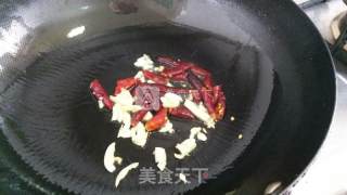 炝炒丝瓜的做法步骤：2