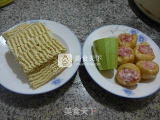 西葫芦肉面筋波纹面的做法步骤：1