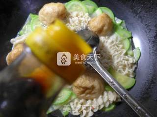 西葫芦肉面筋波纹面的做法步骤：5