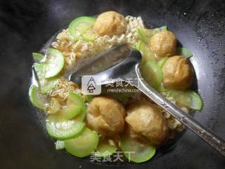 西葫芦肉面筋波纹面的做法步骤：7