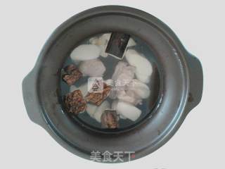 杜仲山药汤 - 缓解腰酸背疼的靓汤的做法步骤：2