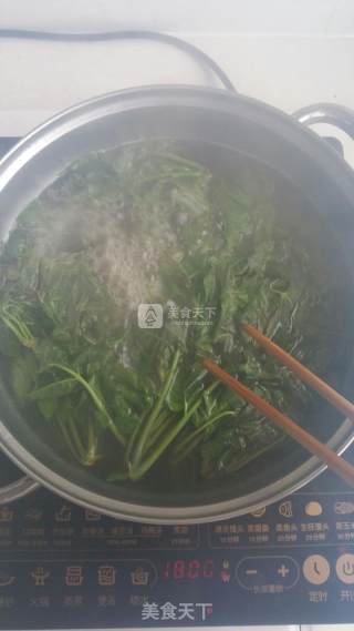 香椿芽炒蛋的做法步骤：1
