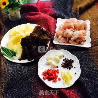 鸡腿肉炖土豆的做法步骤：2