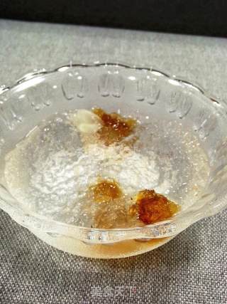 皂角仁桃胶雪燕粥的做法步骤：2