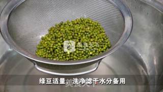 春季靓汤【绿豆小笋煲猪脚】的做法步骤：3