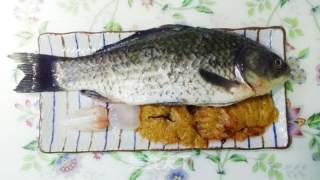 葱烤鲫鱼的做法步骤：1