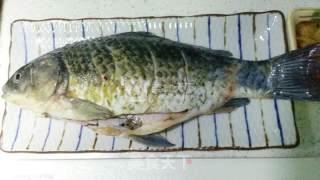 葱烤鲫鱼的做法步骤：2