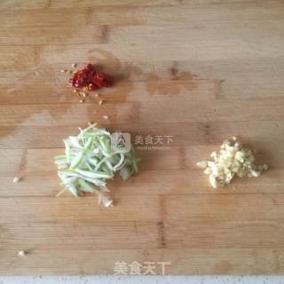 凉拌柳树牙的做法步骤：2