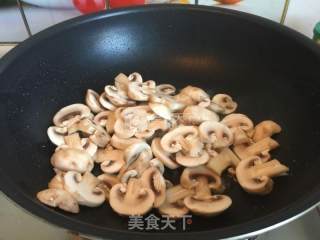蘑菇豆瓣炒肉片的做法步骤：9