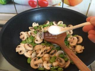 蘑菇豆瓣炒肉片的做法步骤：10