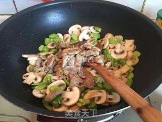 蘑菇豆瓣炒肉片的做法步骤：11