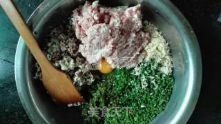 青椒韭菜饺子的做法步骤：1