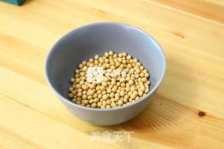 【再见渣难-九阳破壁豆浆机】豆浆风味的三色花卷的做法步骤：1