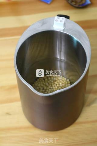 【再见渣难-九阳破壁豆浆机】豆浆风味的三色花卷的做法步骤：2