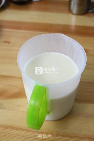 【再见渣难-九阳破壁豆浆机】豆浆风味的三色花卷的做法步骤：5