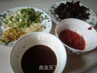 最爱的鱼香肉丝和她的做法步骤：2