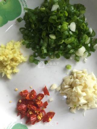 葱油鲈鱼的做法步骤：4